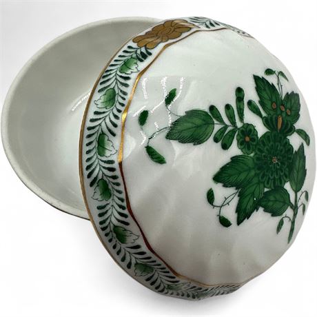 Herend "Chinese Bouquet" Round Covered Box (Model 6037)