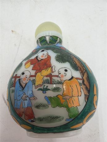 Chinese "Gu Yue Xuan" Style Enameled Porcelain Snuff Bottle