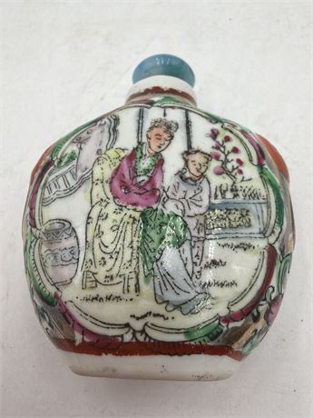 Chinese Porcelain Famille Rose Snuff Bottle