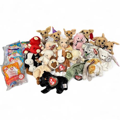 Mixed Lot of Plush Toys IncludingTy Beanie Babies, Taco Bell Chihuahuas &...