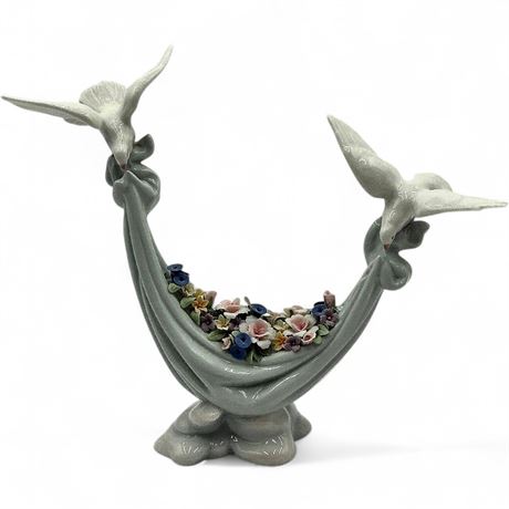 Lladro 6579 "Petals of Peace" Figurine