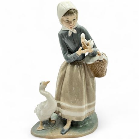 Lladro #4568 "Shepherdess with Ducks" Figurine