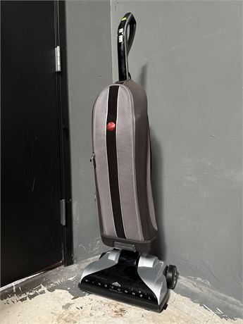 Hoover Platinum WindTunnel UH30010 Upright HEPA Vacuum Cleaner