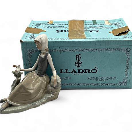 Lladro "Shepherdess with Dove" Porcelain Figurine Model  4660