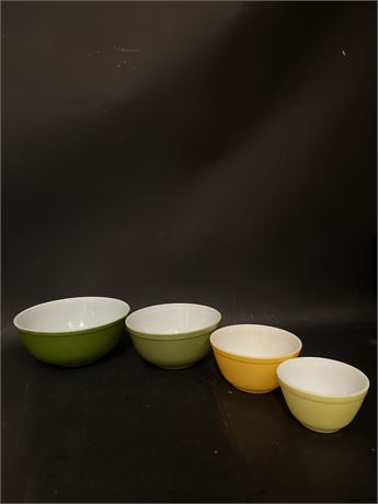Set Of Four Vintage Pyrex Verde Green And Yellow Nesting Mixing Bowls