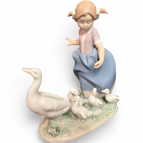 Lladró Porcelain Figurine #5503 Hurry Now Girl with Geese