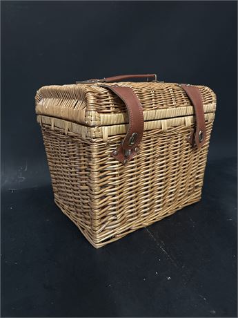 Picnic Time Classic Wicker Picnic Basket Set For Two