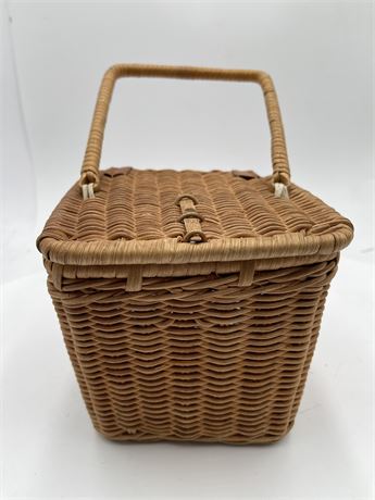 Vintage-Style Wicker Picnic Basket
