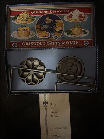 Set Of Griswold Cast Iron Patty Molds In Original Box