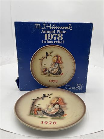 1978 Goebel M.I. Hummel Annual Collector Plate “Happy Pastime” w/ Box