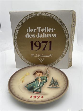 First Edition 1971 Goebel M.J. Hummel Annual Plate “Heavenly Angel” w/ Box