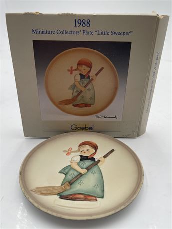 Goebel M.J. Hummel 'Little Sweeper' Miniature Plate, Hum 745, 1988