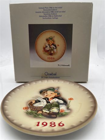 Goebel M.J. Hummel 1986 Annual Plate "Playmates" Hum 279, 16th Edition