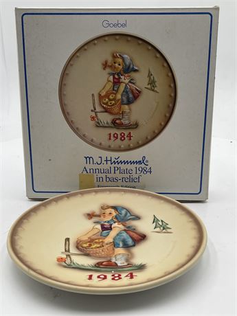 Goebel M.J. Hummel 1984 Annual Plate "Little Helper" Hum 277, 14th Edition