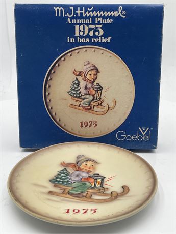 1975 Goebel M.J. Hummel Annual Collector Plate “Sled Ride” w/ Box