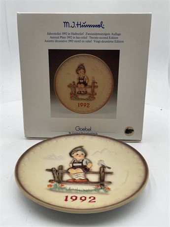 Goebel M.J. Hummel 1992 Annual Plate "Ways of Harmony" Hum 288, 22nd Ed.