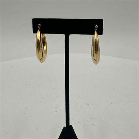 Yellow Gold Graduated Hoop Earrings with Hinged Snap Closure