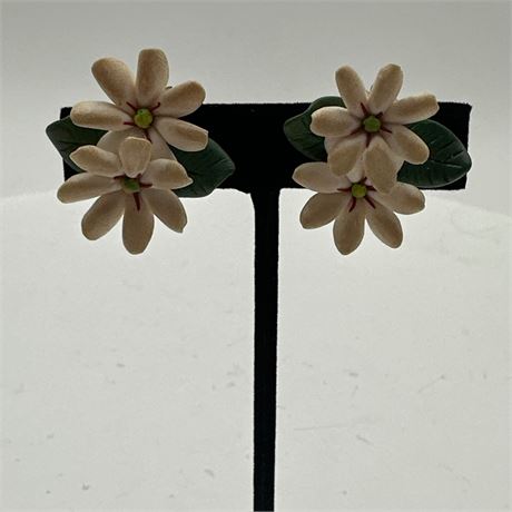 Vintage Unsigned Molded Plastic Floral Clip-On Earrings